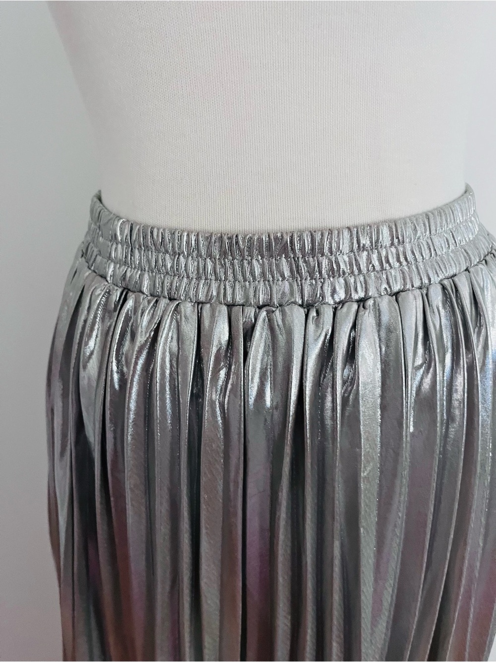 Wishlist Pleated Silver Metallic MIdi Skirt Small NWOT - Picture 3 of 4